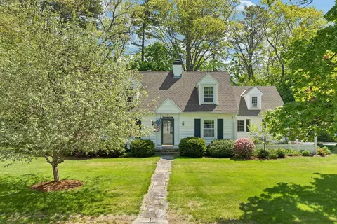 2 Glendale Rd, Concord, NH 03301
