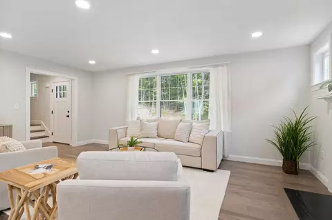 Living - 20 Witham Rd, Epping, NH 03042 photo 2 of 3