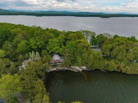526 Flat Rock Rd, Charlotte, VT 05445