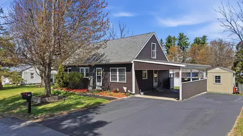 76 Granite St, Hooksett, NH 03106