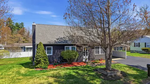 76 Granite St, Hooksett, NH 03106