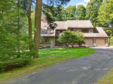 607 Beaver Creek Rd, Shelburne, VT 05482