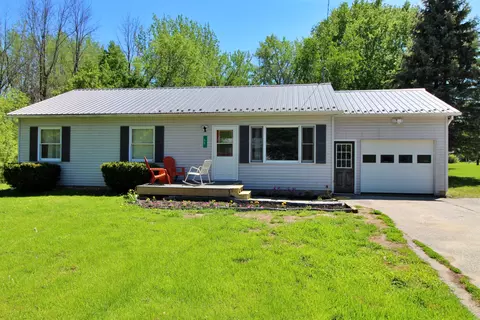 50 Wood Ln, Alburgh, VT 05440