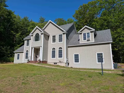 8 Stone Farm Rd, Barrington, NH 03825