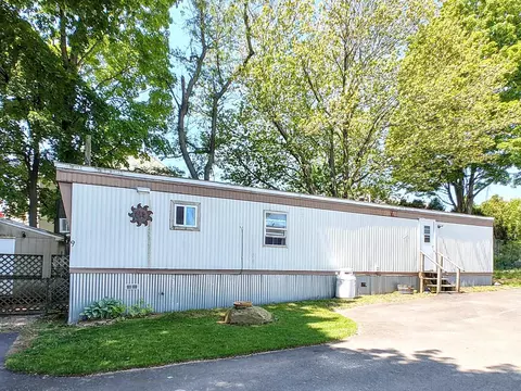 1338 Woodbury Ave #9, Portsmouth, NH 03801