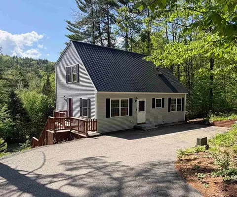83 Tabor Cir, Albany, NH 03818