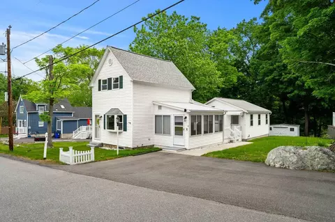 8 Maplewood Ave, Goffstown, NH 03045