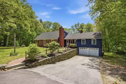 5 Pinecrest Cir, Bedford, NH 03110