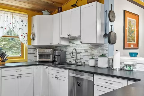 Kitchen - 9 Red Oak Rd, Barnstead, NH 03218 photo 5 of 5