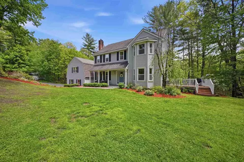 7 Stony Point Dr, Londonderry, NH 03053