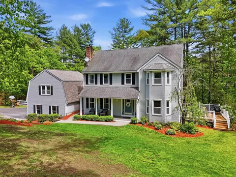 7 Stony Point Dr, Londonderry, NH 03053