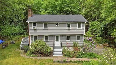 7 Hampshire Dr, Derry, NH 03038