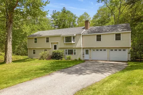 16 Jana Ln, Stratham, NH 03885