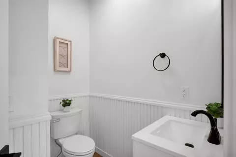 Bath - 162 Carters Way, Jericho, VT 05465 photo 1 of 6
