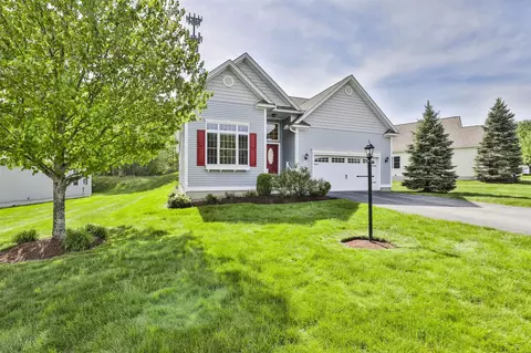 9 Black Forest Cir, Londonderry, NH 03053