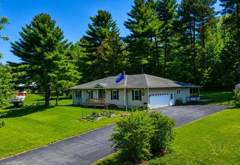 69 Edgewood Dr, Newport, VT 05855