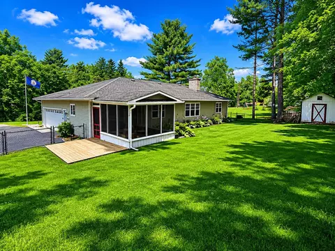69 Edgewood Dr, Newport, VT 05855