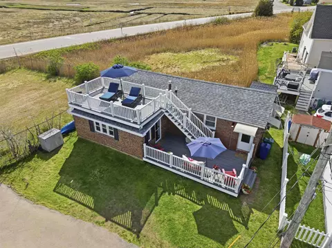 83 Church St, Hampton, NH 03842