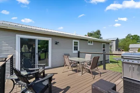33 Sunset Cir, Georgia, VT 05468