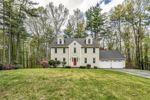 4 Cherokee Ct, Londonderry, NH 03053