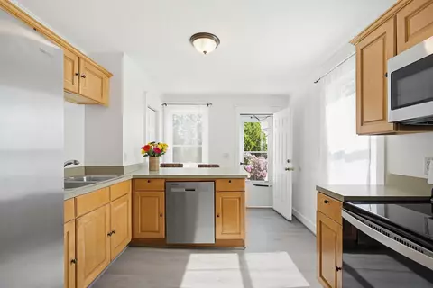 30 S Pine St, Dover, NH 03820