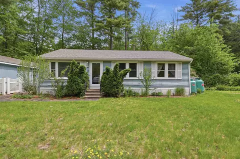 63 Trestle Brook Dr, Nashua, NH 03062