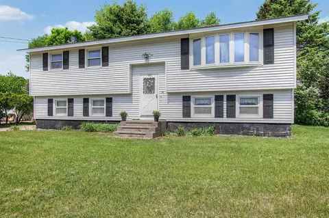 16 Colbert St, Essex Junction, VT 05452
