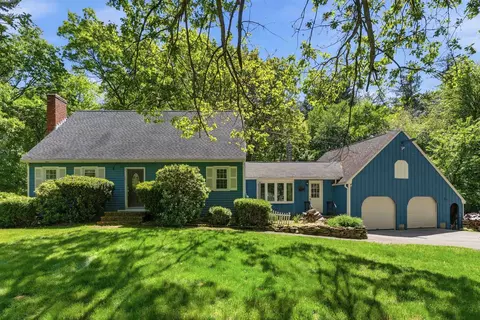 12 Crescent Cir, Pelham, NH 03076