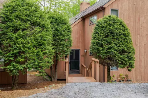 841 Cove Dr, Grantham, NH 03753