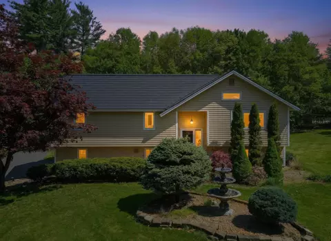 54 Schaefer Cir, Hudson, NH 03051