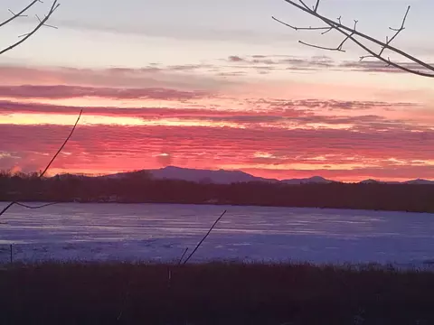 440 Mills Point Rd, Colchester, VT 05446