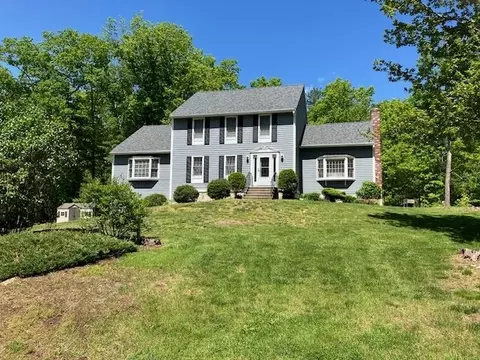 11 Lantern Ln, Londonderry, NH 03053