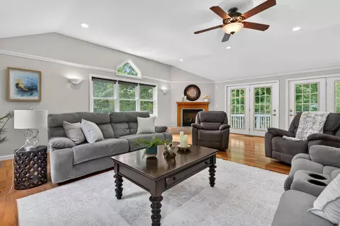 10 Mountain Rd, Brookline, NH 03033