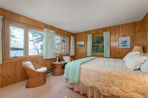 Bedroom - 74 Keewaydin Rd, Wolfeboro, NH 03894 photo 6 of 9