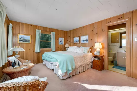 Bedroom - 74 Keewaydin Rd, Wolfeboro, NH 03894 photo 7 of 9