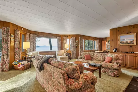 Living - 74 Keewaydin Rd, Wolfeboro, NH 03894 photo 5 of 10