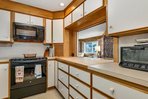 Kitchen - 74 Keewaydin Rd, Wolfeboro, NH 03894 photo 1 of 3