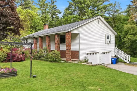 16 Glenwood Dr, Goffstown, NH 03045
