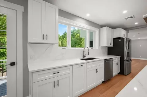 Kitchen - 113 South Rd, Kensington, NH 03833 photo 3 of 4