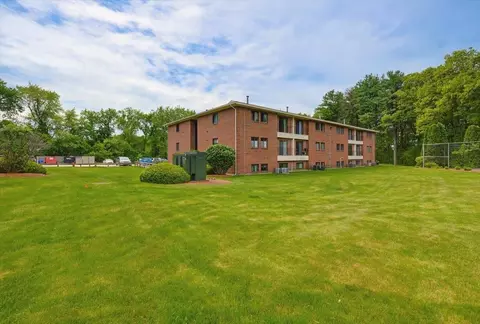 525 Abbott Farm Ln #525, Hudson, NH 03051