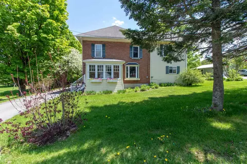 67 Highland Ave, Derby Line, VT 05830