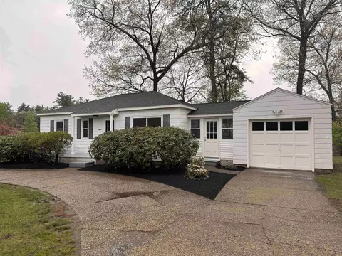 15 Woodbury Ln, Bedford, NH 03110