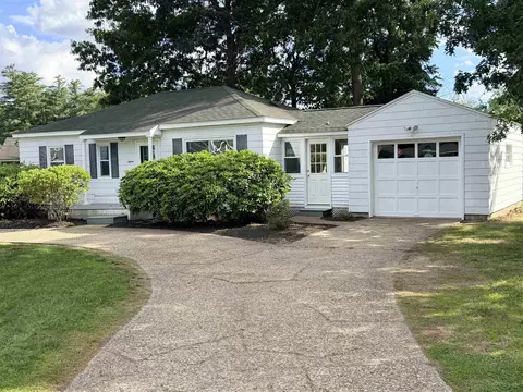 15 Woodbury Ln, Bedford, NH 03110