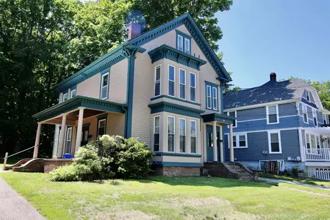 22 Maple St, Somersworth, NH 03878
