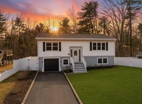 17 Pine Cone Dr, Seabrook, NH 03874
