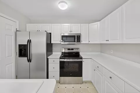 Kitchen - 1465 Hooksett Rd #407, Hooksett, NH 03106 photo 2 of 3