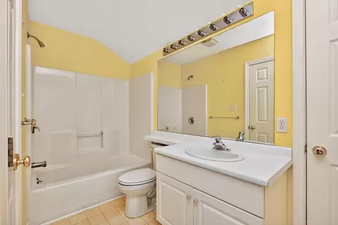Bath - 1465 Hooksett Rd #407, Hooksett, NH 03106 photo 3 of 3
