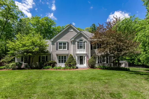 7 Linda Ln, Merrimack, NH 03054