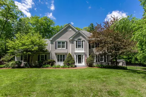 7 Linda Ln, Merrimack, NH 03054