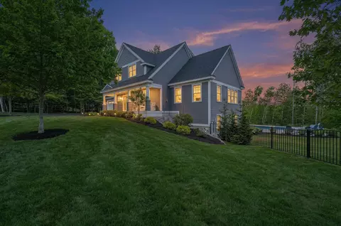 12 Long Hill Rd, Stratham, NH 03885